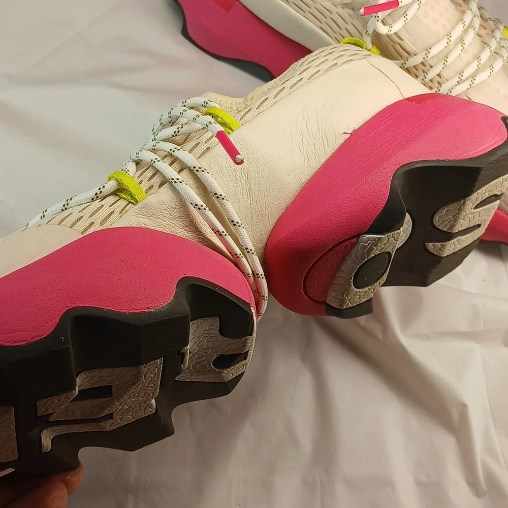 Sorel Women's Cream and Pink Sneakers size 9. mint condition